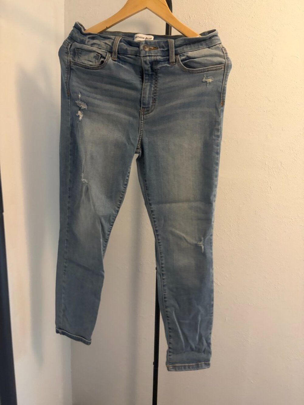 Studio Blue Women's Skinny Jeans Size 29 Distressed Light Wash Stretch Denim
